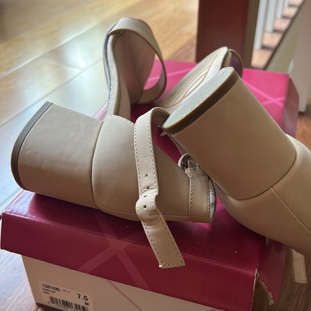 ๐HP๐ Womenโs strap sandals, heels in nude size 7.5. - Picture 10 of 14